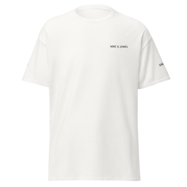 T-shirt blanc simple avec inscription "Nice to meet you" sur le devant.